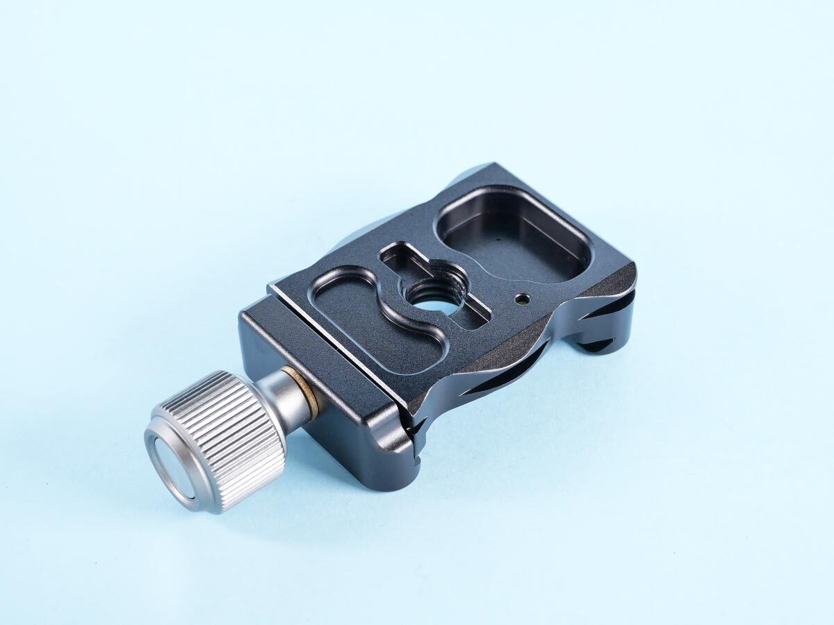 04
DE-38 クイックリリースクランプ
裏