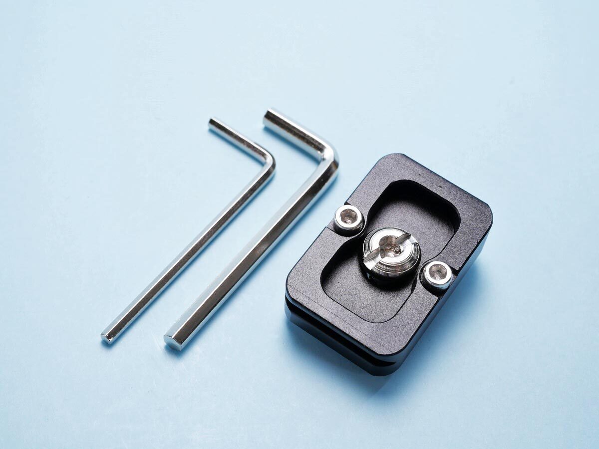 02
INPON アルカスイス互換 クイックリリースプレート 25mm、裏