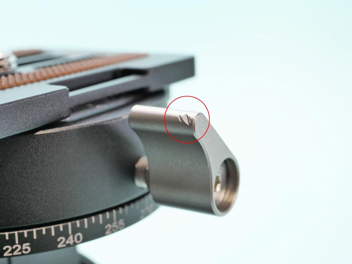 43
Leofoto G4 ギア雲台
パンロックレバー_傷