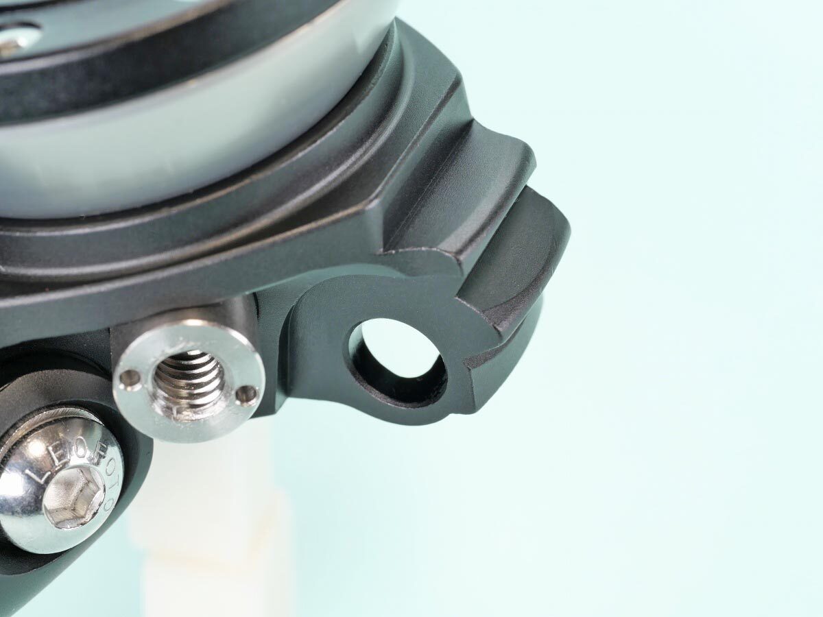 27
Leofoto LS-223CEX
台座脚軸