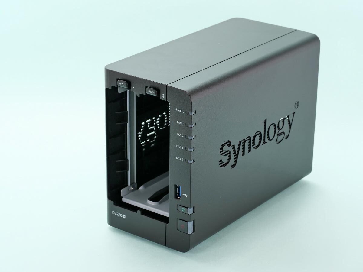 14
Synology DS220+/JP
ハードディスク組み付け_ドライブトレイ無し状態