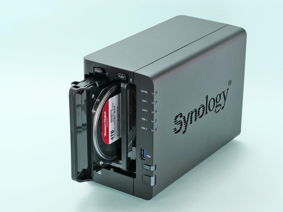 21
Synology DS220+/JP
ハードディスク組み付け_ドライブトレイ挿入