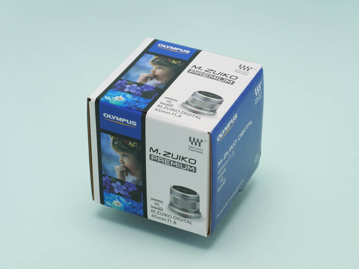 01
オリンパス 45mm F1.8
箱サイズ